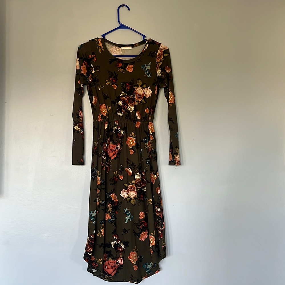 Size Small long sleeve - mid calf dress.